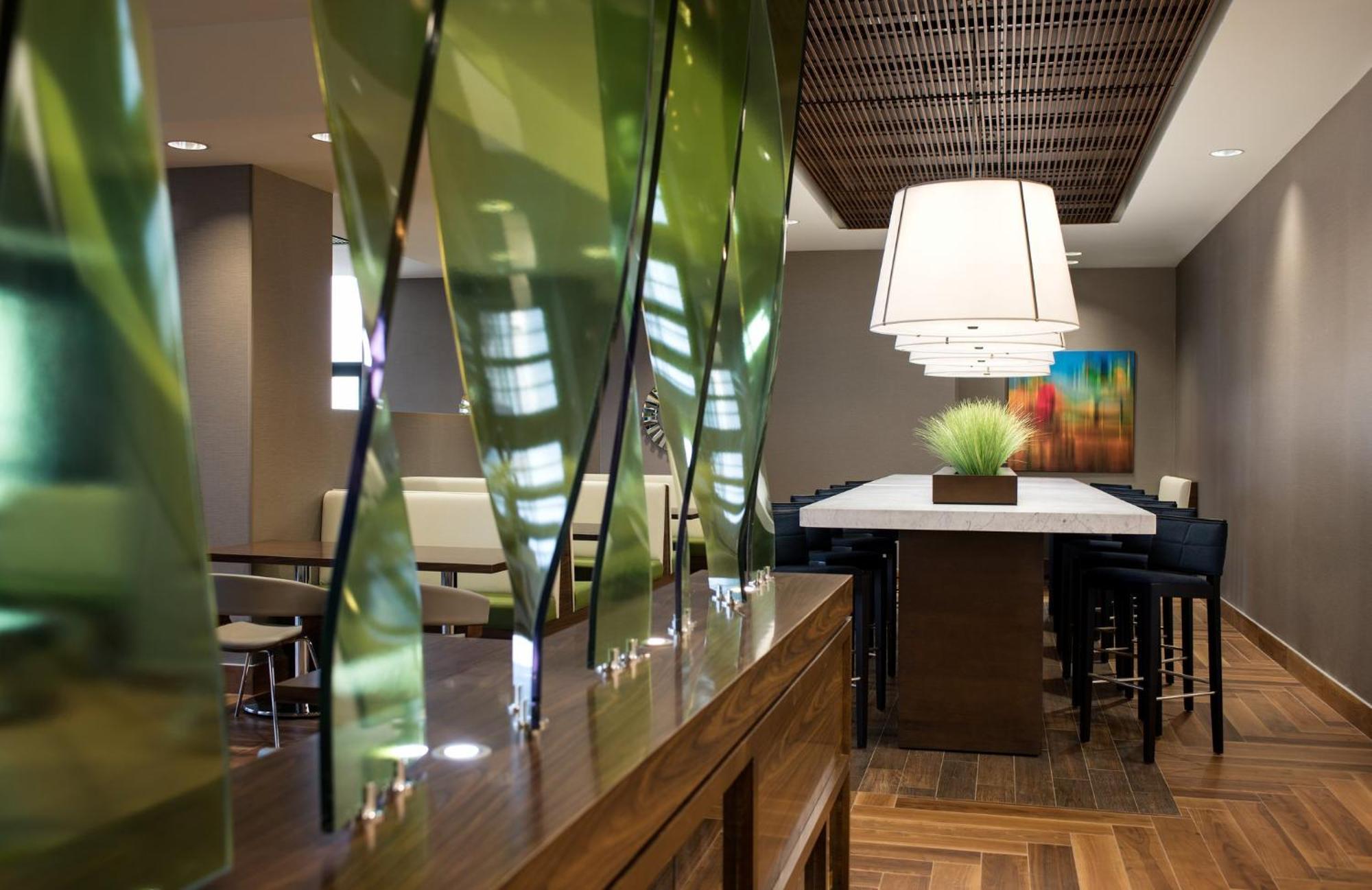 Hotel Courtyard By Marriott Calgary South Exteriér fotografie
