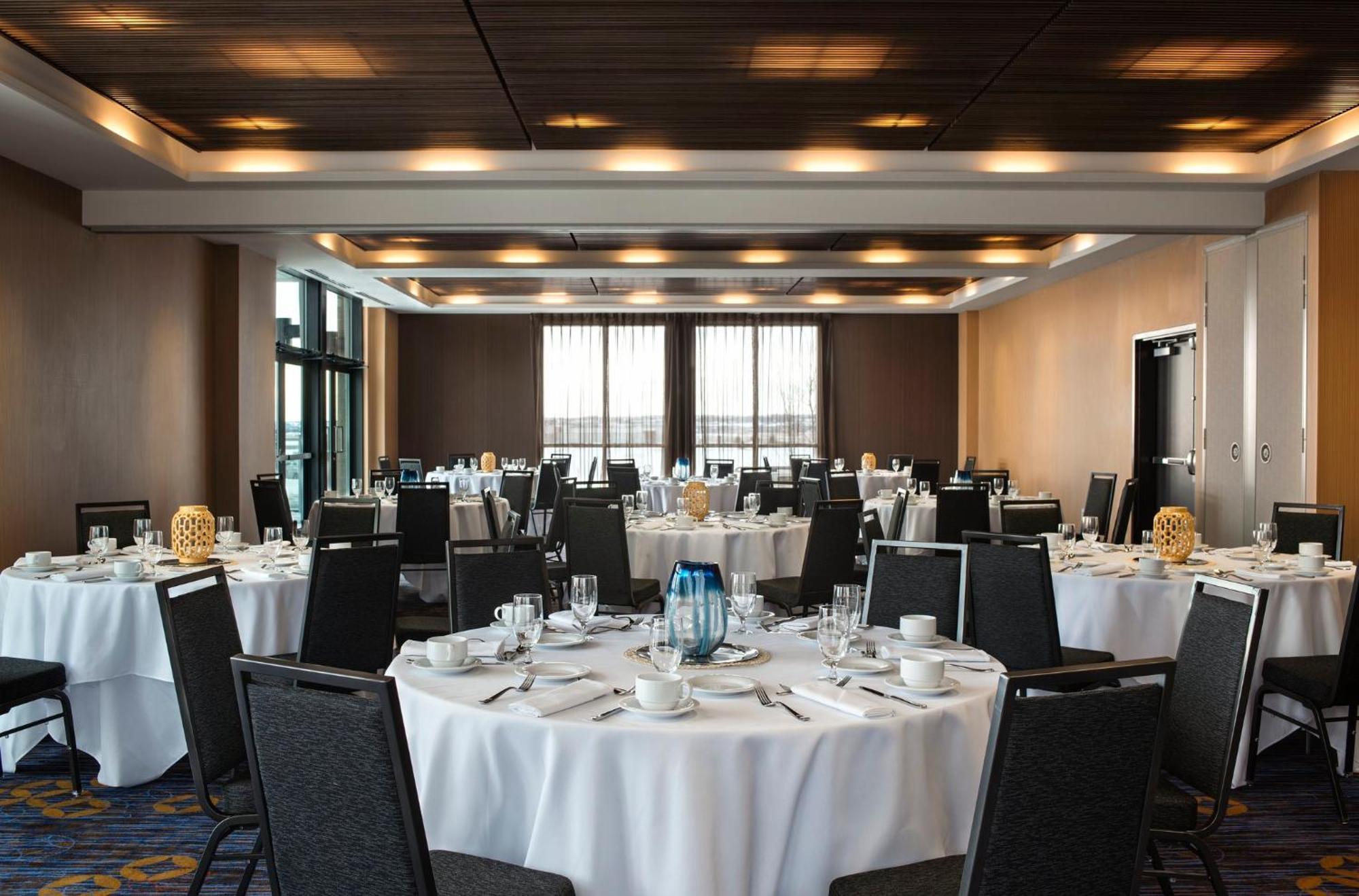 Hotel Courtyard By Marriott Calgary South Exteriér fotografie