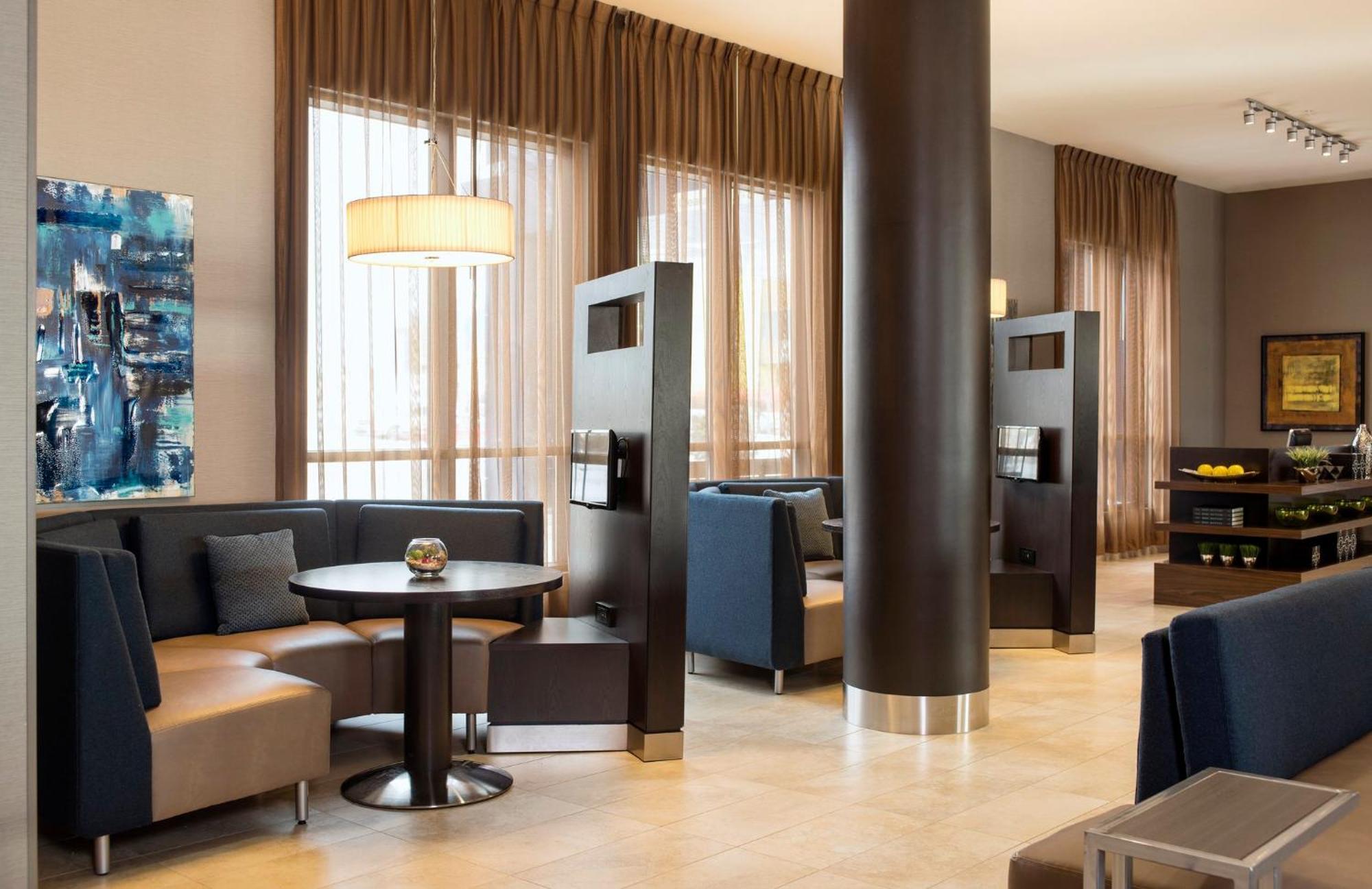 Hotel Courtyard By Marriott Calgary South Exteriér fotografie