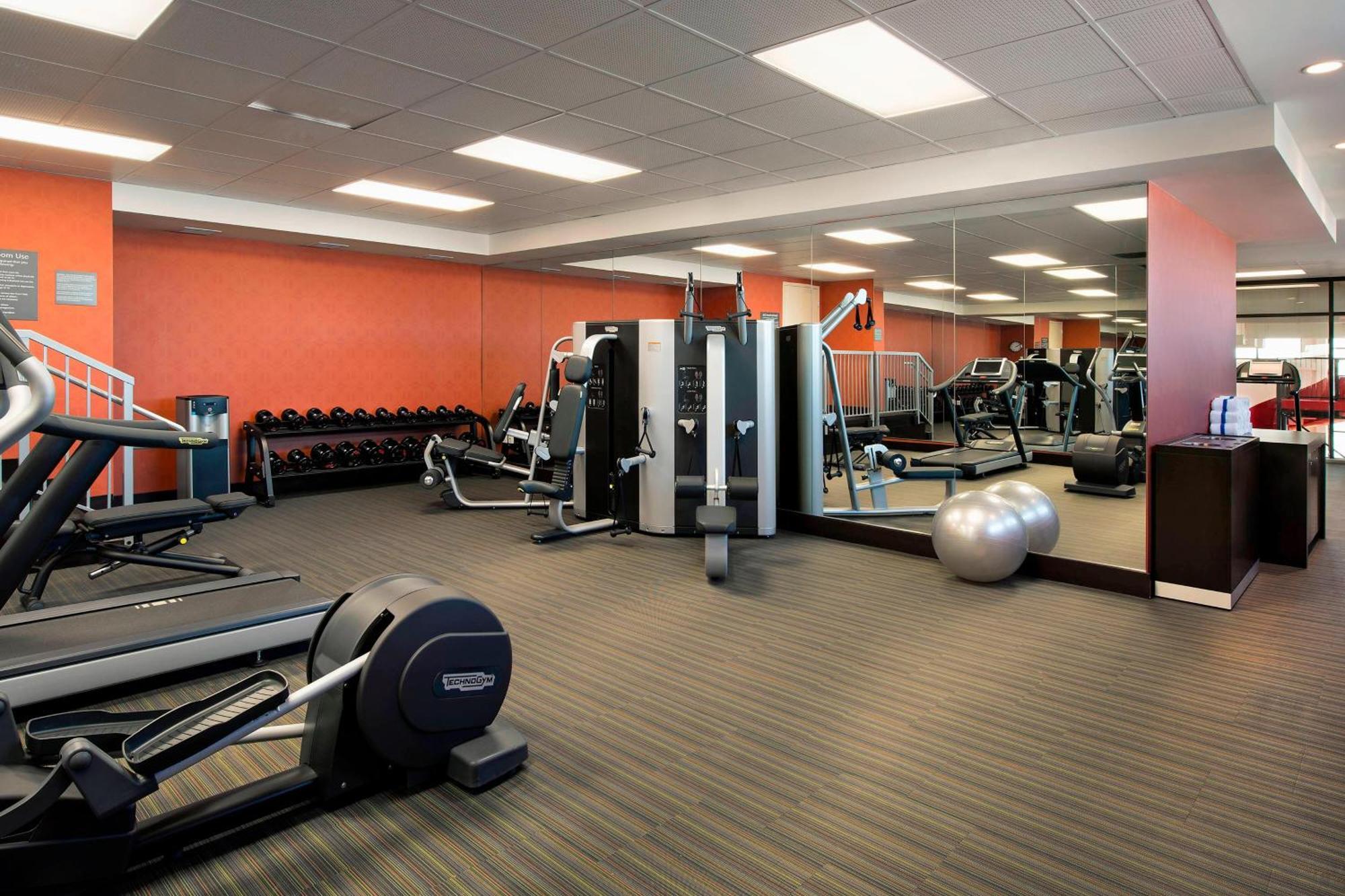 Hotel Courtyard By Marriott Calgary South Exteriér fotografie