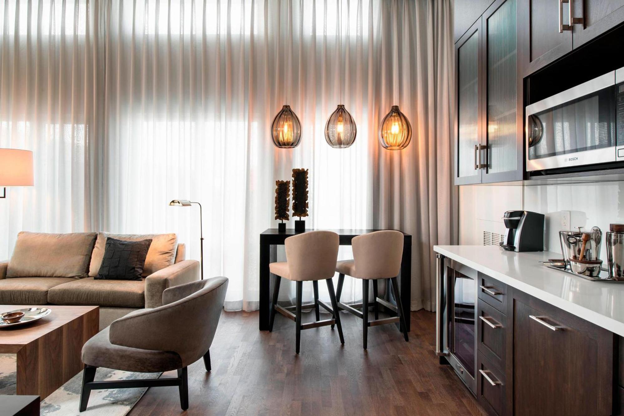 Hotel Courtyard By Marriott Calgary South Exteriér fotografie
