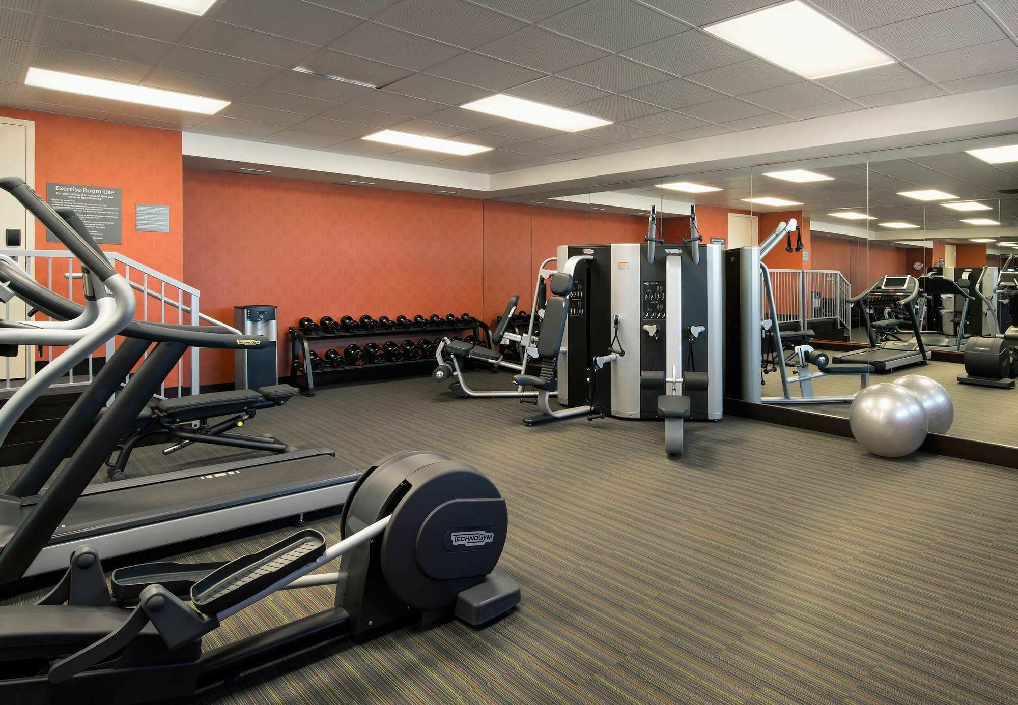 Hotel Courtyard By Marriott Calgary South Exteriér fotografie